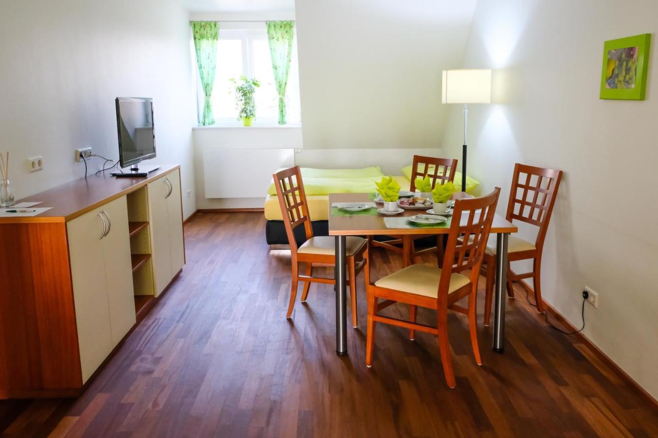Holzheim  Jungingers Aparthotel מראה חיצוני תמונה