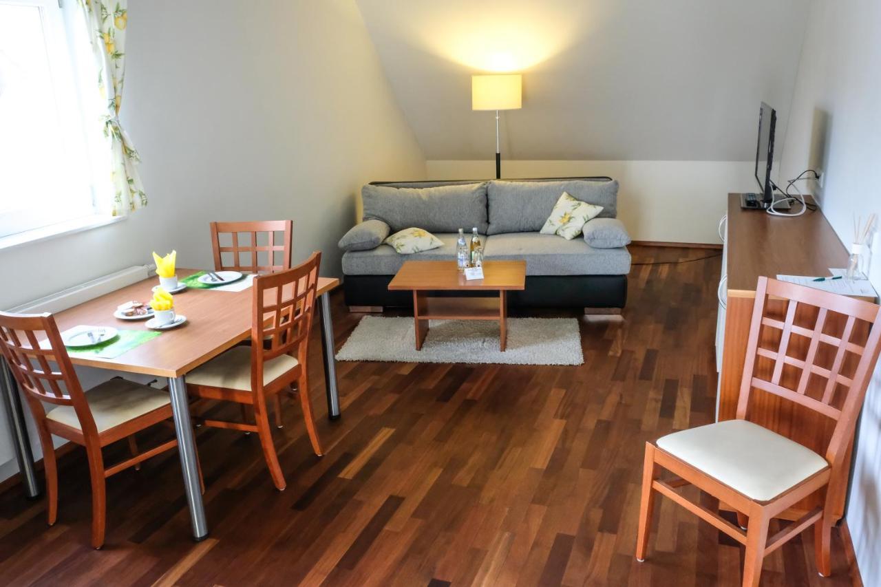 Holzheim  Jungingers Aparthotel מראה חיצוני תמונה